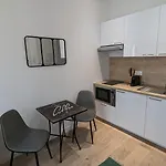شقة Comboul